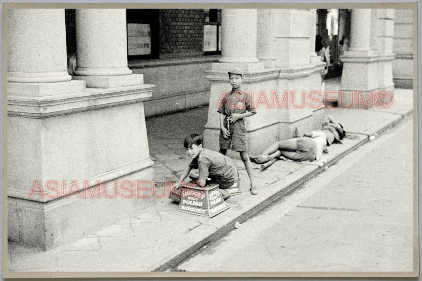 40s Central Shoe Shine Boy  HONG KONG VINTAGE PHOTO POSTCARD RPPC 718 香港舊照片明信片