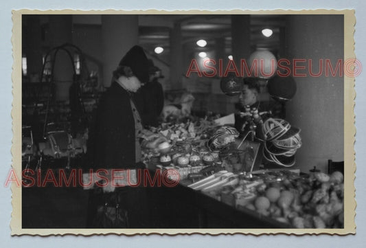 1940s Souvenir Store Lady Women Shop Vintage China Shanghai Photo #249 中国上海老照片