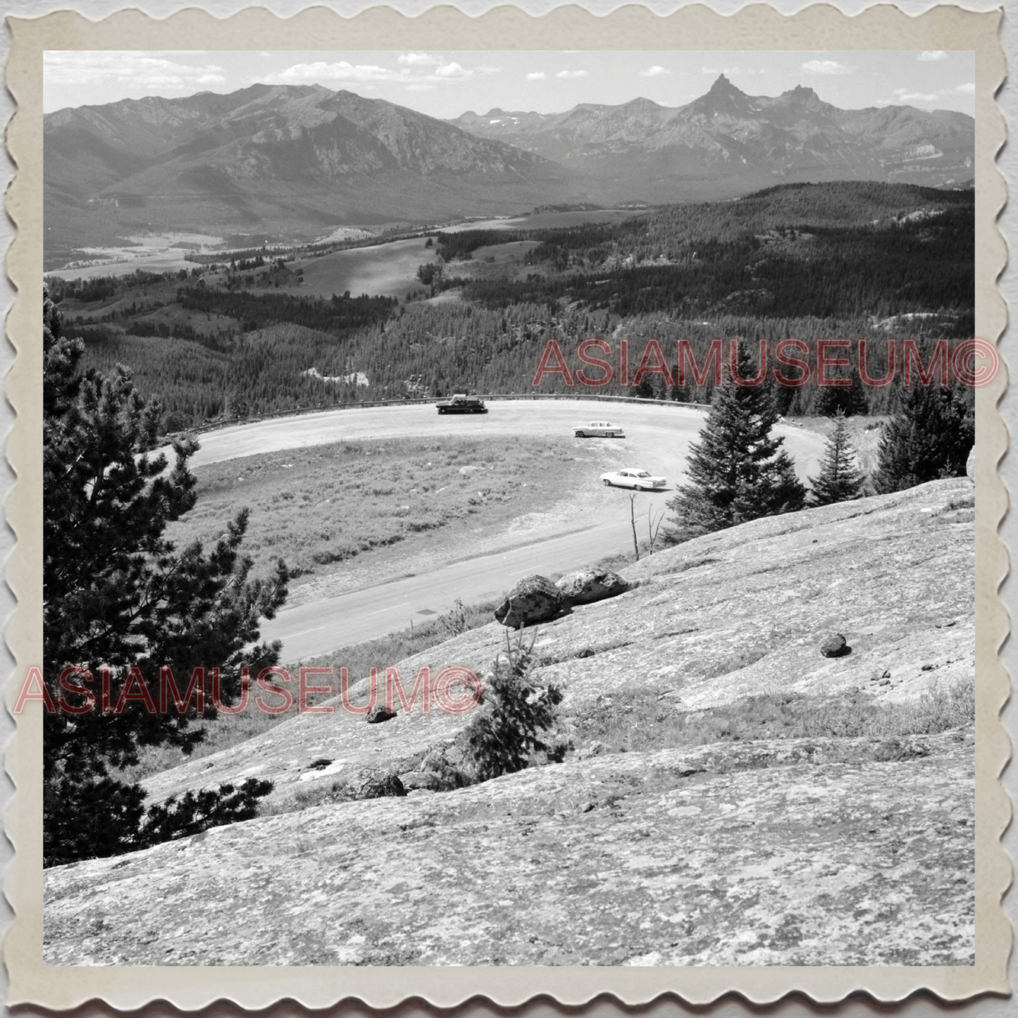 50s YELLOWSTONE NATIONAL PARK WYOMING PARK MOUNTAIN ROAD VINTAGE USA Photo 9731