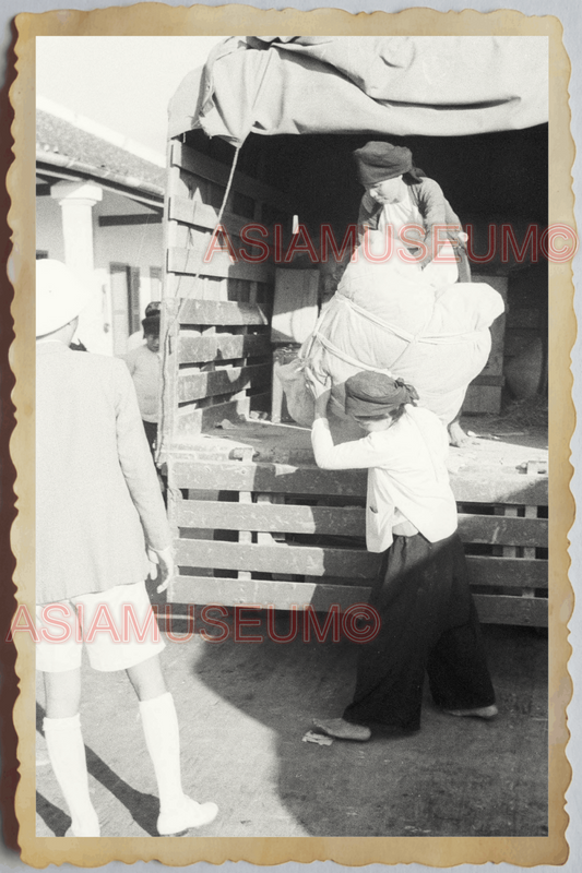 40s Vietnam HANOI TRUCK FACTORY COOLIE LOAD CARGO WOMEN OLD Vintage Photo 04231