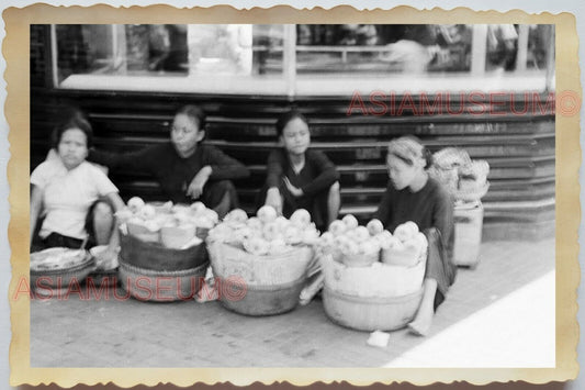 50s Vietnam SAIGON STREET SCENE VENDOR PAINTING LADY BASKET Vintage Photo 1316