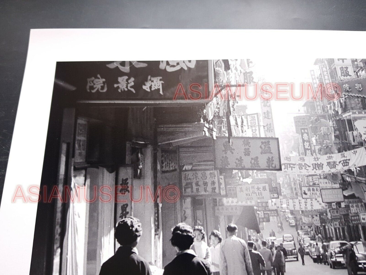 40's Large HONG KONG LADY STREET SCENE SHOPPING CAR SIGN Old Vintage Photo 香港老照片