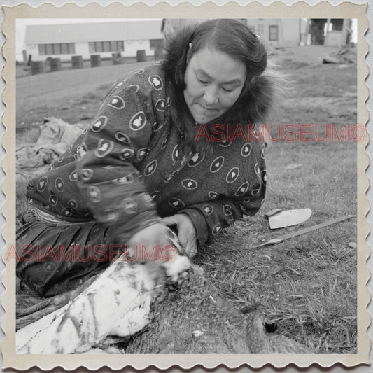 50s UTQIAGVIK NORTH SLOPE BARROW ALASKA WOMEN WALRUS MEAT VINTAGE USA Photo 9886