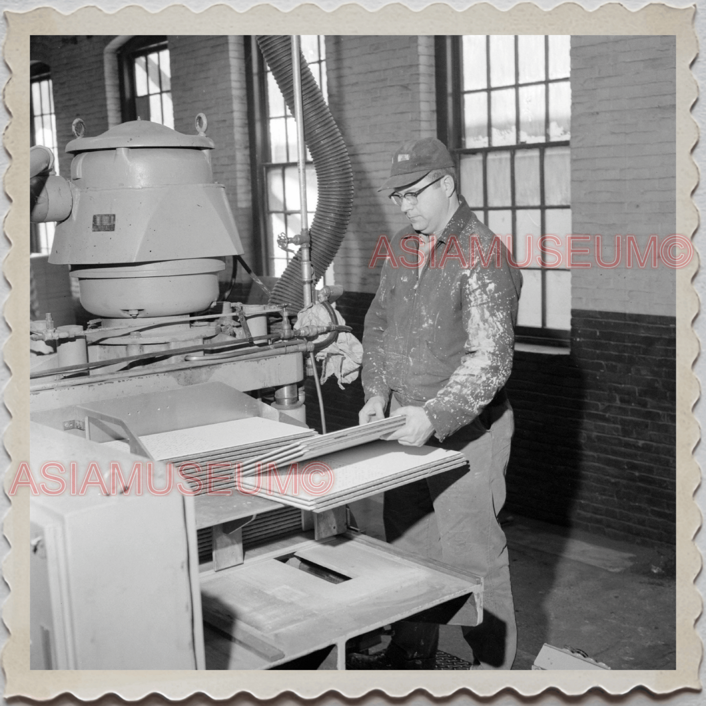 50s SUNBURY NORTHUMBERLAND PENNSYLVANIA LUMBER MILL MAN VINTAGE USA Photo 10014