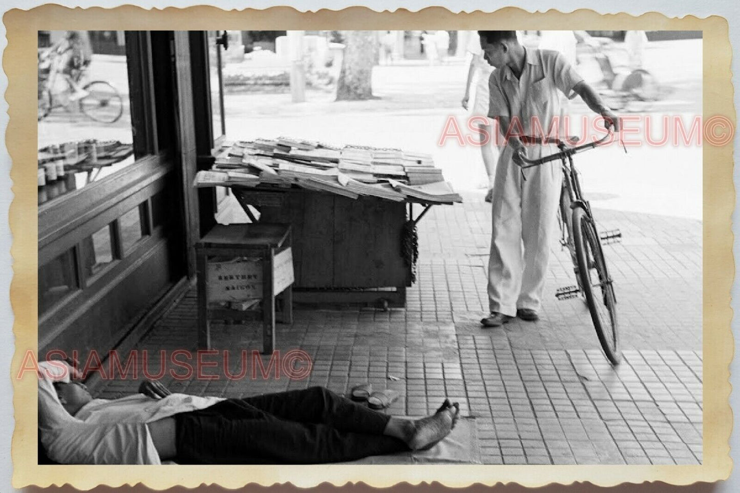 50s Vietnam SAIGON STREET SCENE NEWSPAPER STALL BICYCLE BOOK Vintage Photo #1547