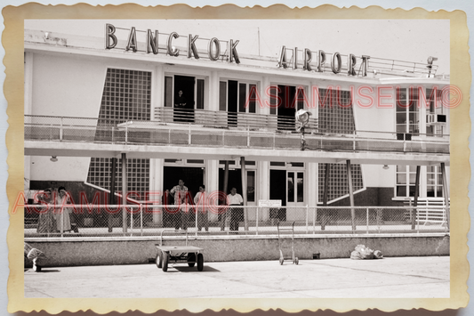 50s THAILAND BANGKOK INTERNATIONAL AIRPORT PASSENGER WAITING Vintage Photo 37144