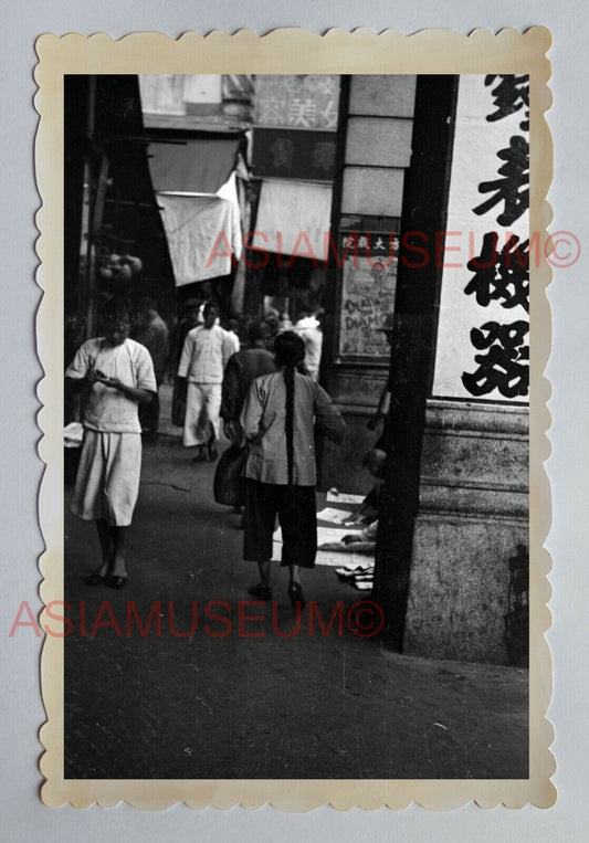 CENTRAL QUEEN'S ROAD STREET SCENE WOMEN  B&W Vintage HONG KONG Photo 28643 香港旧照片