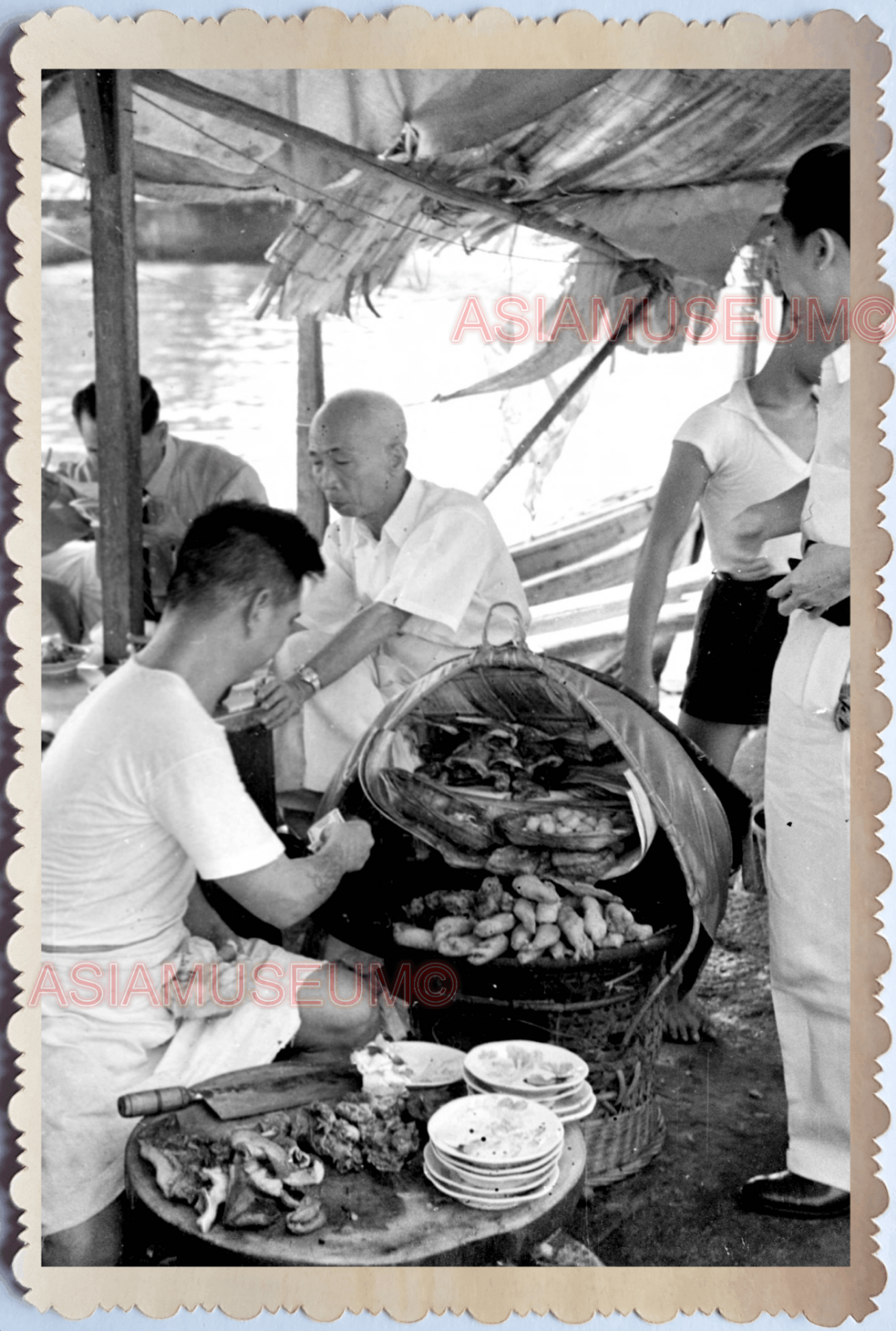 WW2 STREET FOOD SCENE VENDOR SELLER MARKET BOAT RIVERSIDE Singapore Photo 26982