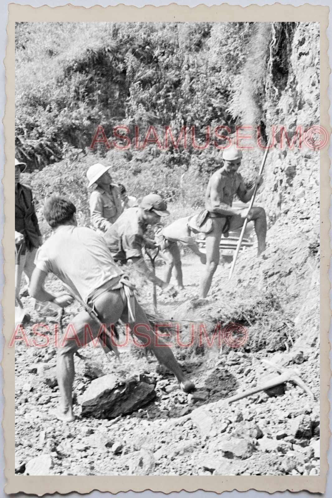 50s PHILIPPINES IFUGAO LABOR CLEARING ROAD ROCK MOUNTAIN ww2 VINTAGE Photo 24135