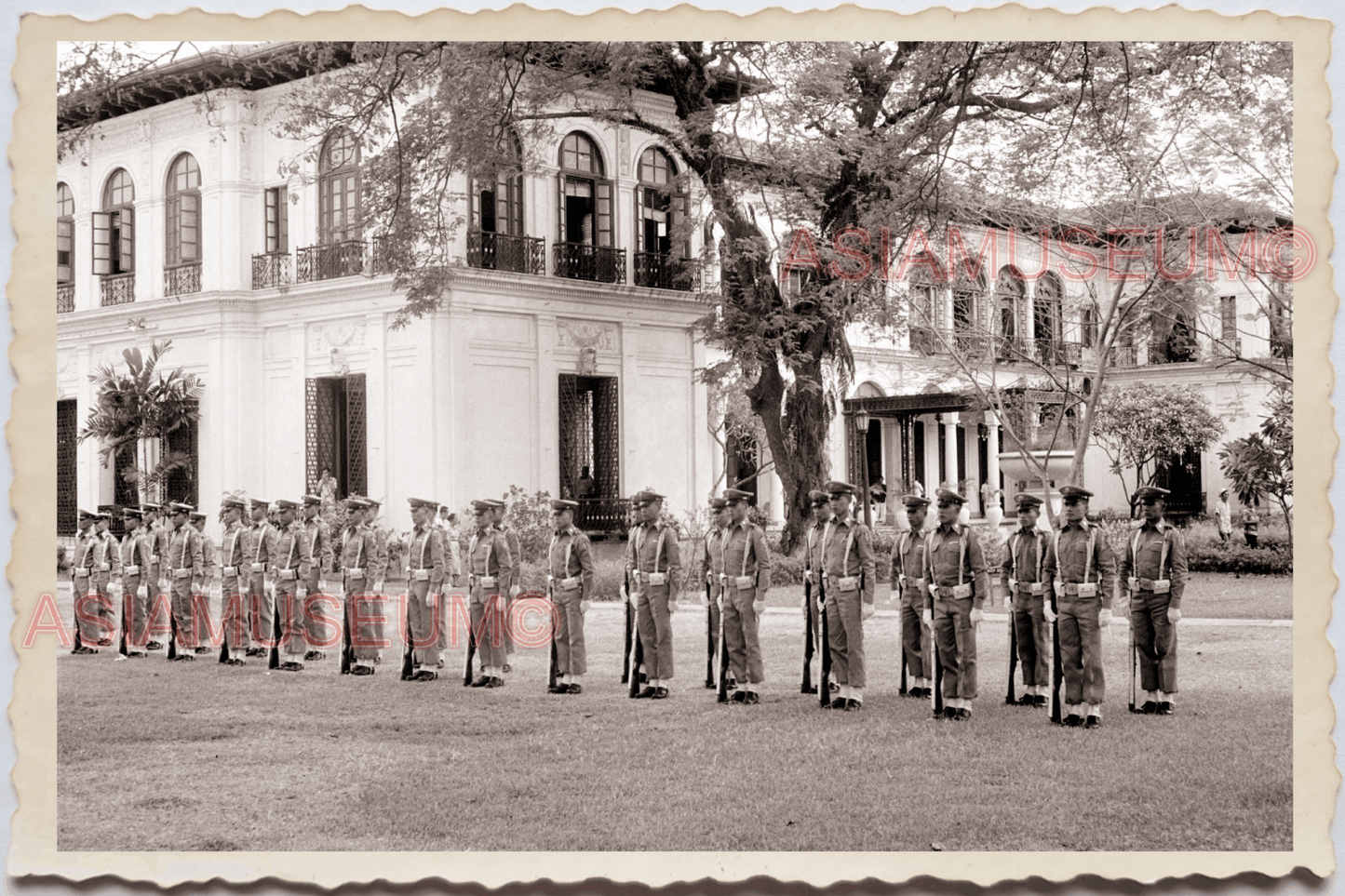 50s PHILIPPINES MANILA ARMY LINE MILITARY GUN RIFLE GARDEN Vintage Photo 26251