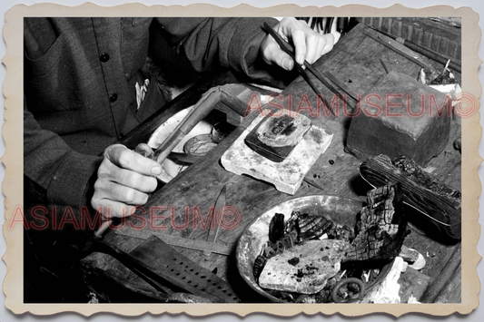 40's MACAU MACAO Goldsmith Jewelry Factory Worker Shop Vintage Photo 澳门旧照片 28244