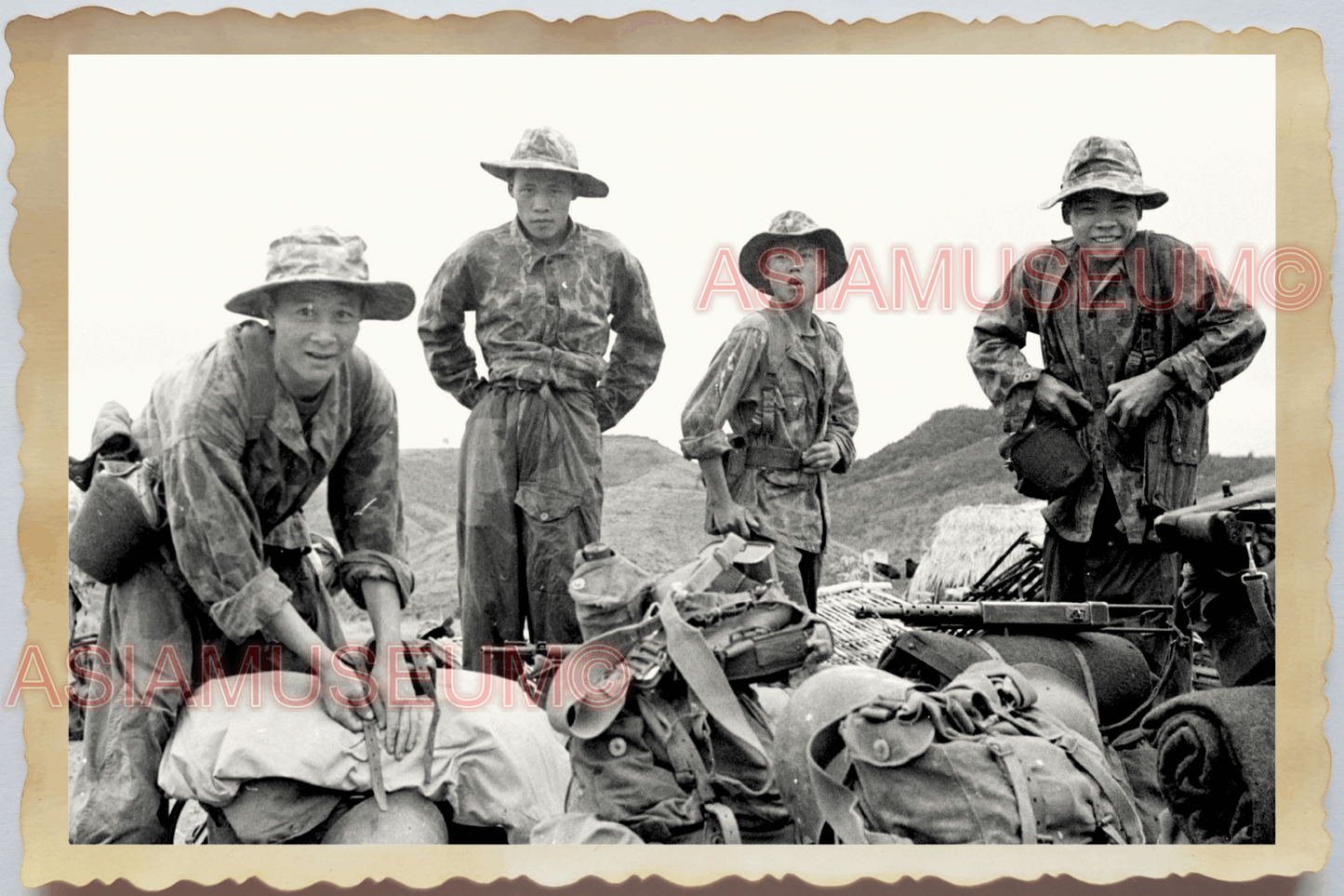 40s WW2 Vietnam INDOCHINA WAR PARATROOPERS PARACHUTE BOY OLD Vintage Photo 25610