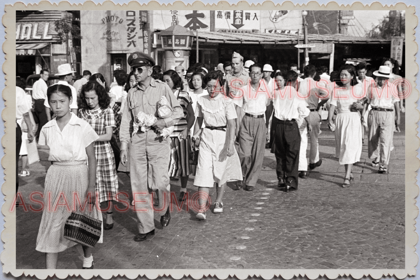 50s JAPAN TOKYO AMERICAN ARMY SOLDIER BUSY STREET SCENE  Old Vintage Photo 25777