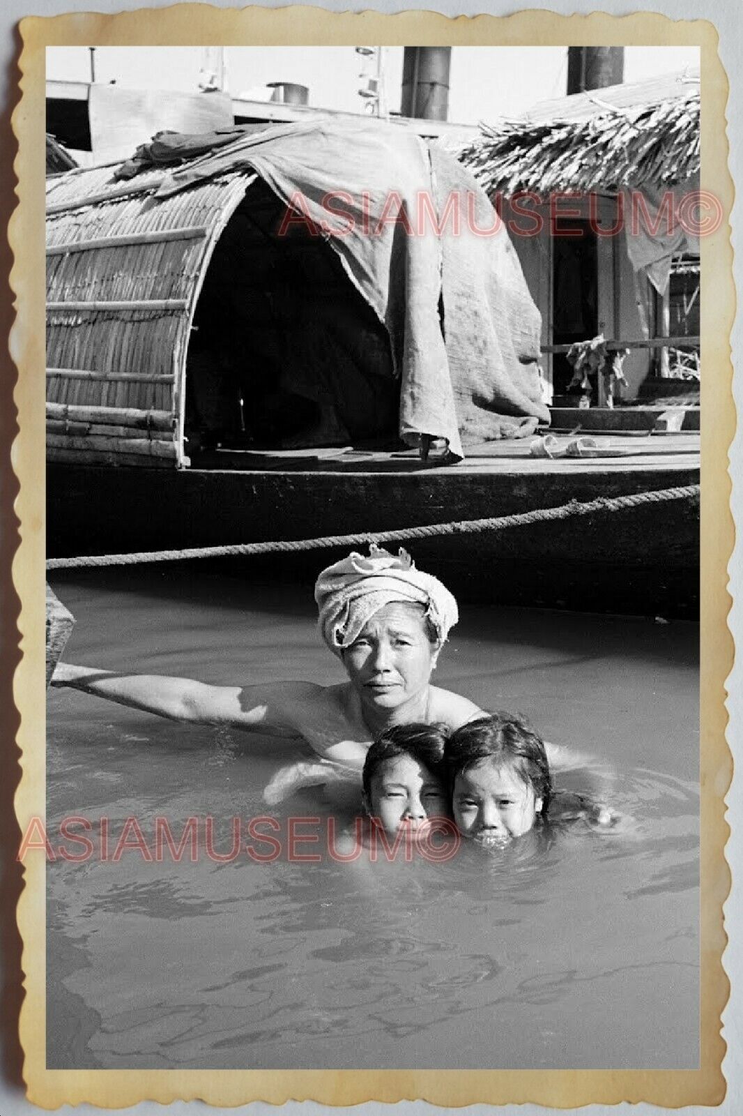 50s Vietnam SAIGON HO CHI MINH WOMEN LADY CHILDREN RIVER PLAY  Vintage Photo 356