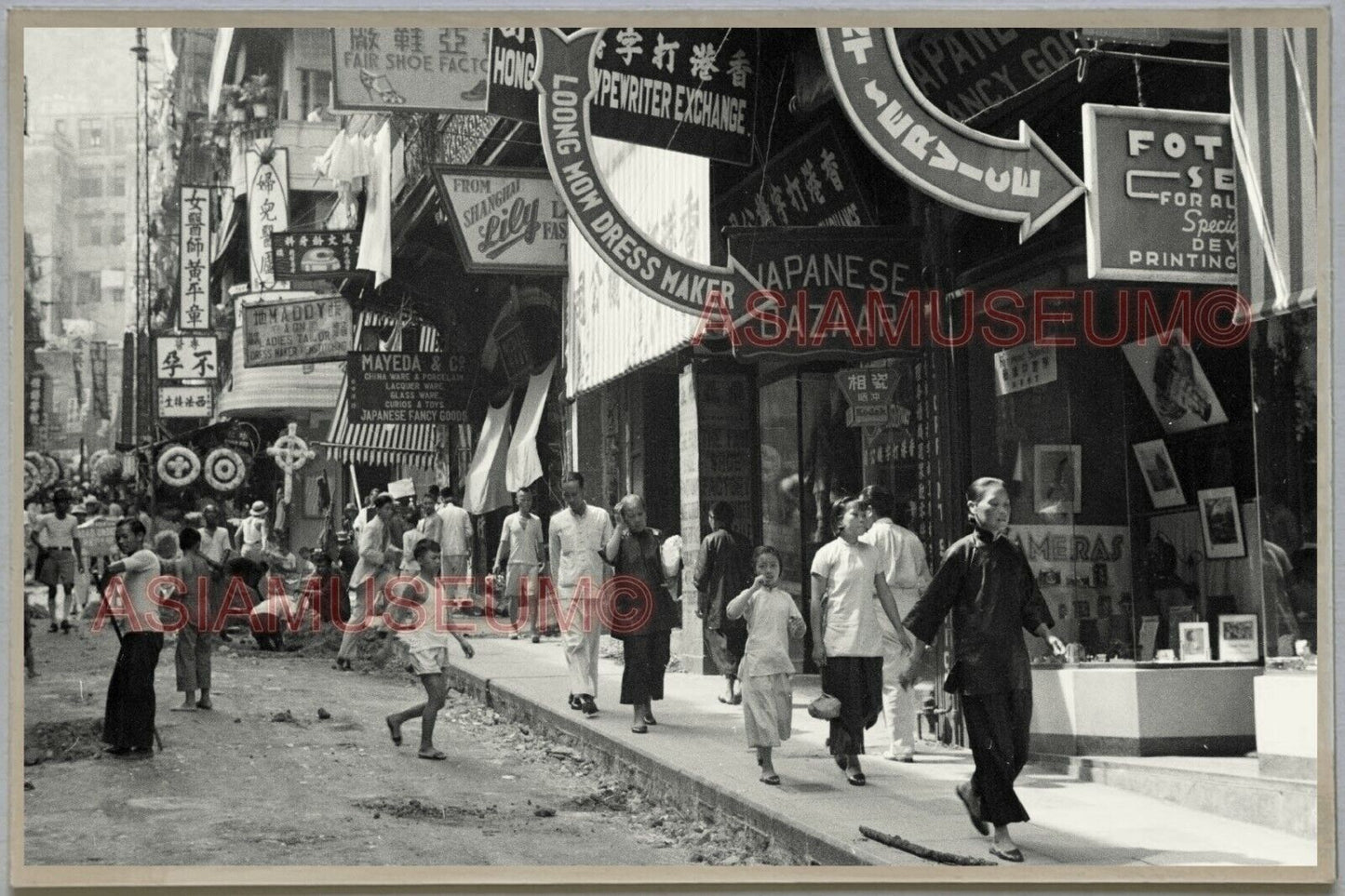 1940s Street SWomen Ads Sign HONG KONG VINTAGE PHOTO POSTCARD RPPC 688 香港舊照片明信片