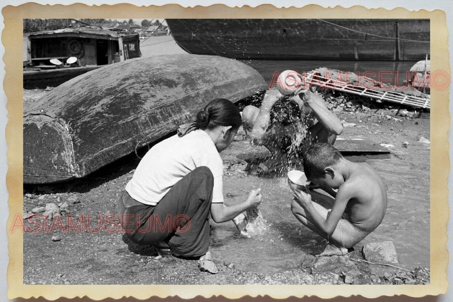 50s Vietnam War Saigon Boat Sampan Man Boy Lady Women River  Vintage Photo #906