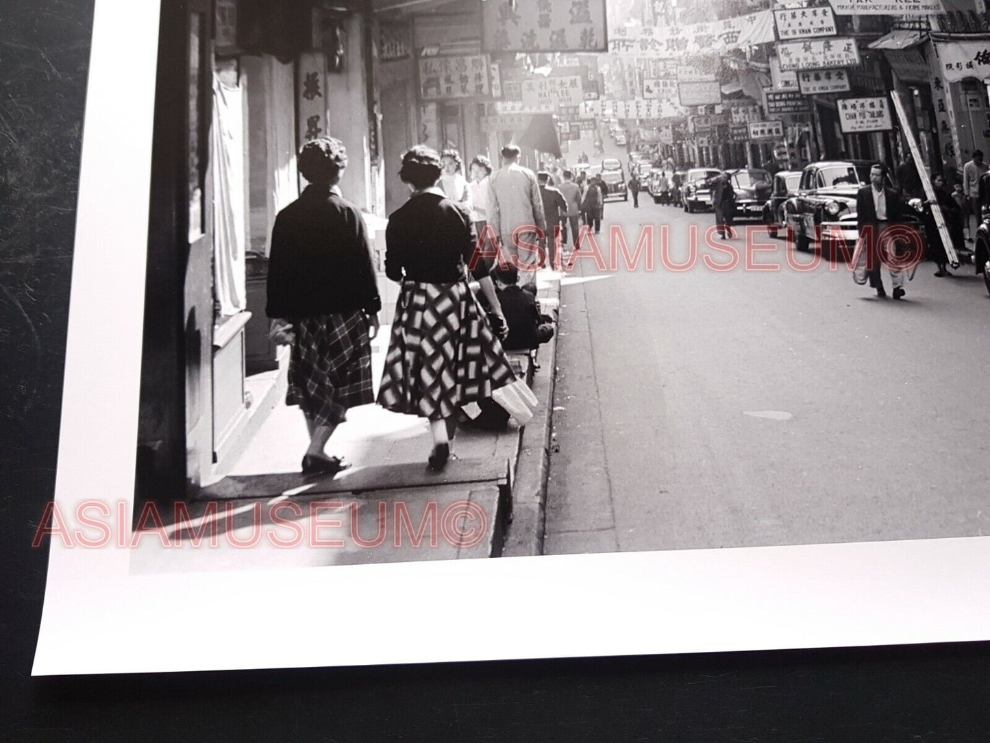 40's Large HONG KONG LADY STREET SCENE SHOPPING CAR SIGN Old Vintage Photo 香港老照片