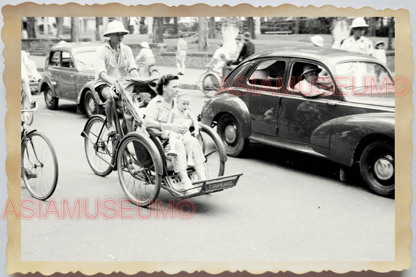 40s WW2 Vietnam HANOI STREET SCANE PEDICAB WOMEN BOY CAR OLD Vintage Photo 26729