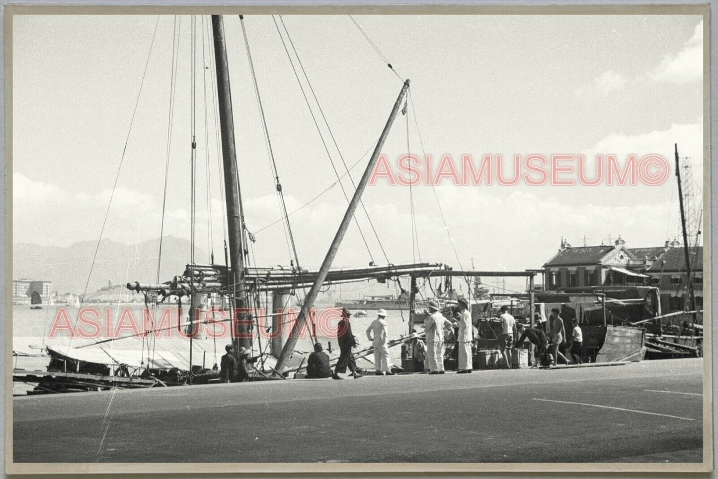 40s Man Boat Pier Ship Temple Hong Kong Vintage Photo Postcard RPPC 517 香港舊照片明信片