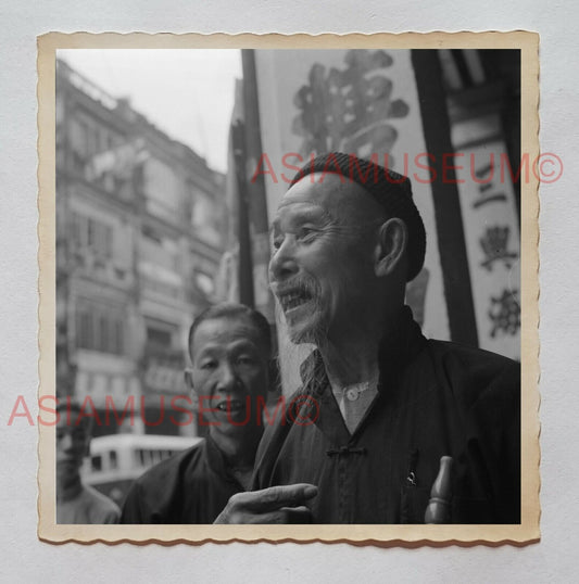 MAN PORTRAIT SHOP STREET SIGN ADS  LIFE B&W Vintage Hong Kong Photo 27132 香港旧照片