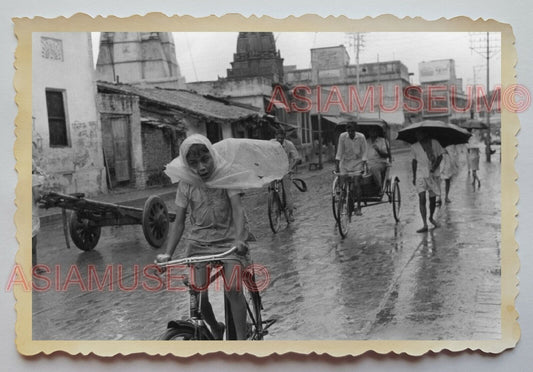 1940s Calcutta RAINING TRICYCLE STREET SCENE PLAYING Vintage INDIA Photo #1103