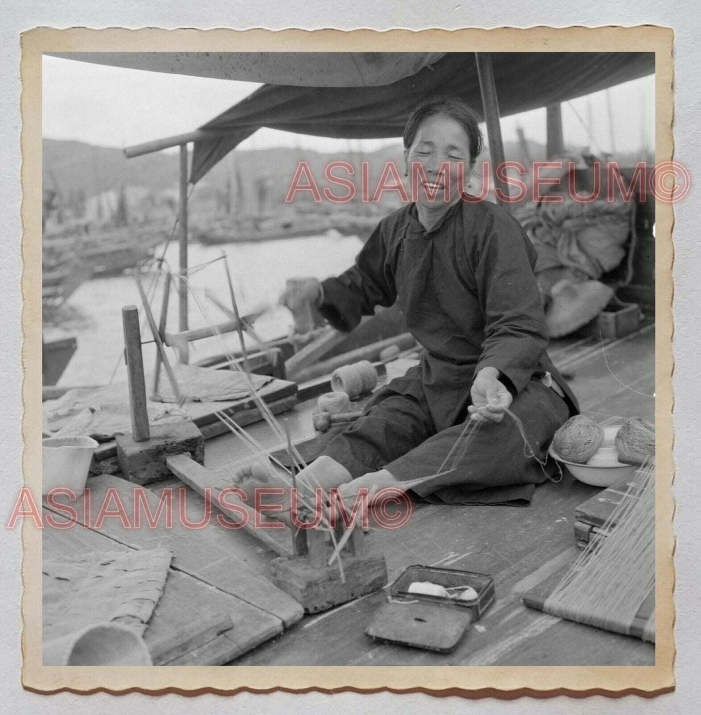 Women Lady Boat house Repair Sewing Sea Pier Vintage Hong Kong Photo 香港旧照片 27658