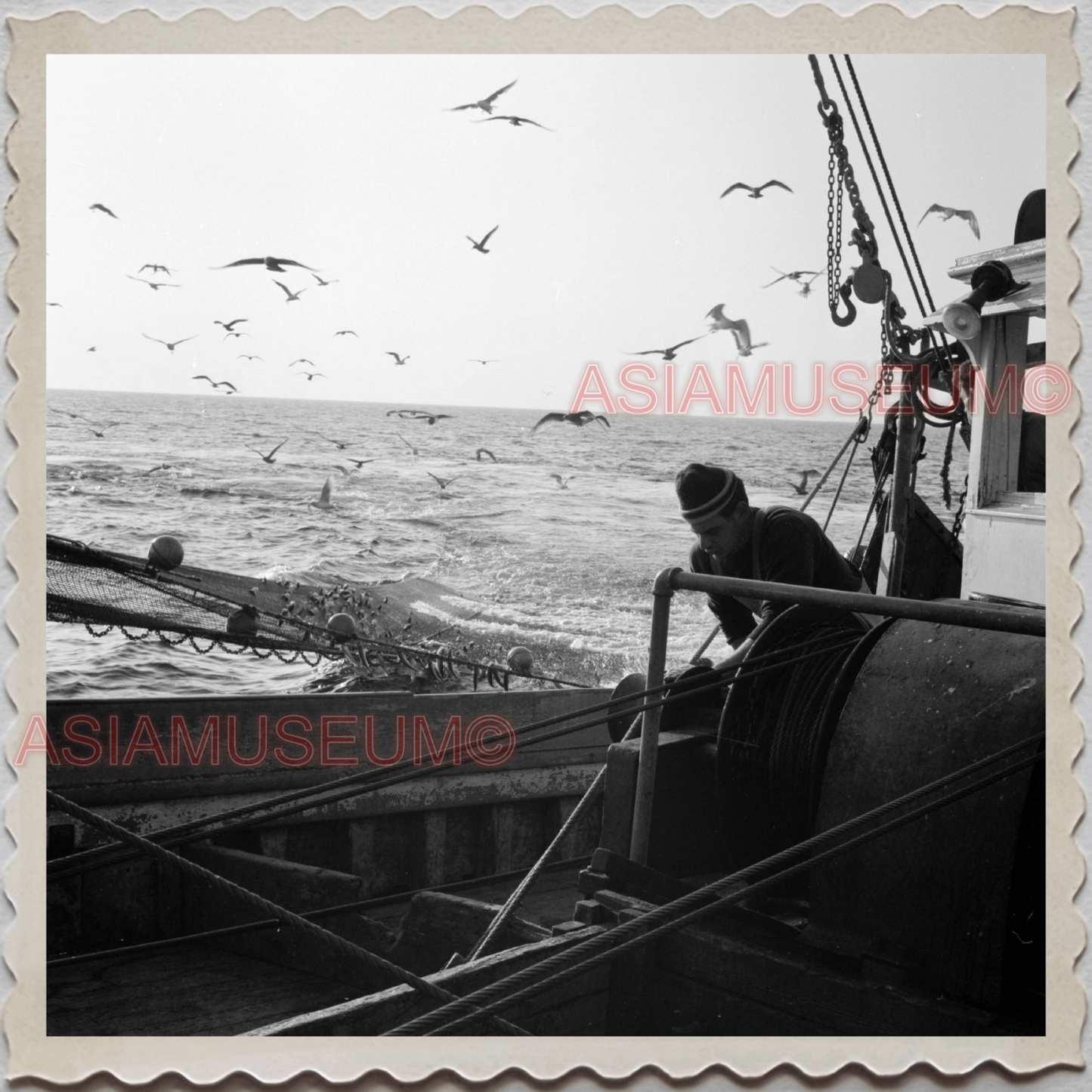 50s GLOUCESTER HARBOR ESSEX MASSACHUSETTS FISHERMAN BOAT VINTAGE USA Photo 10036