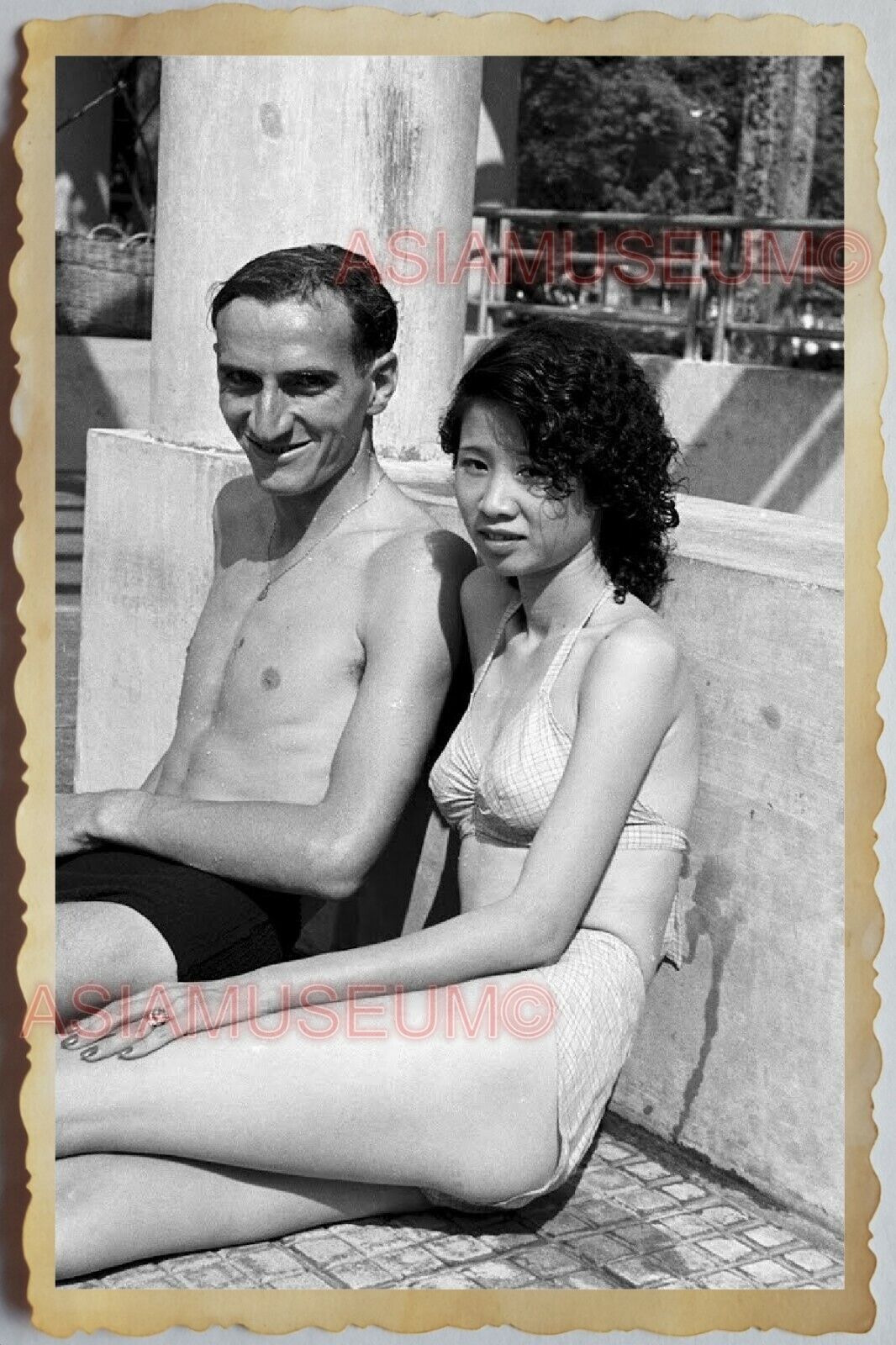 50s Vietnam SAIGON SWIMMING POOL SWIM SUIT COUPLE ORIENT LADY Vintage Photo 584