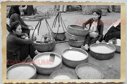 WW2 Vietnam War Saigon Street Scene Women Lady Market Seller Vintage Photo #787