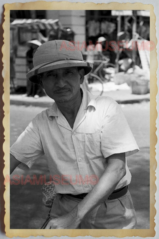 40s Vietnam War SAIGON STREET SCENE MAN HAT BICYCLE STALL MEN Vintage Photo 1491