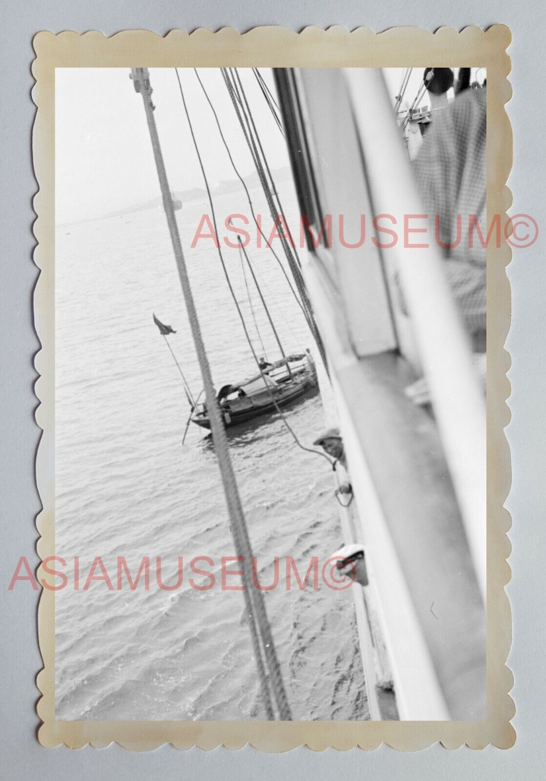 SHIP FERRY DECK VIEW SEA BOAT SAIL JUNK FLAG Vintage HONG KONG Photo 29108 香港旧照片