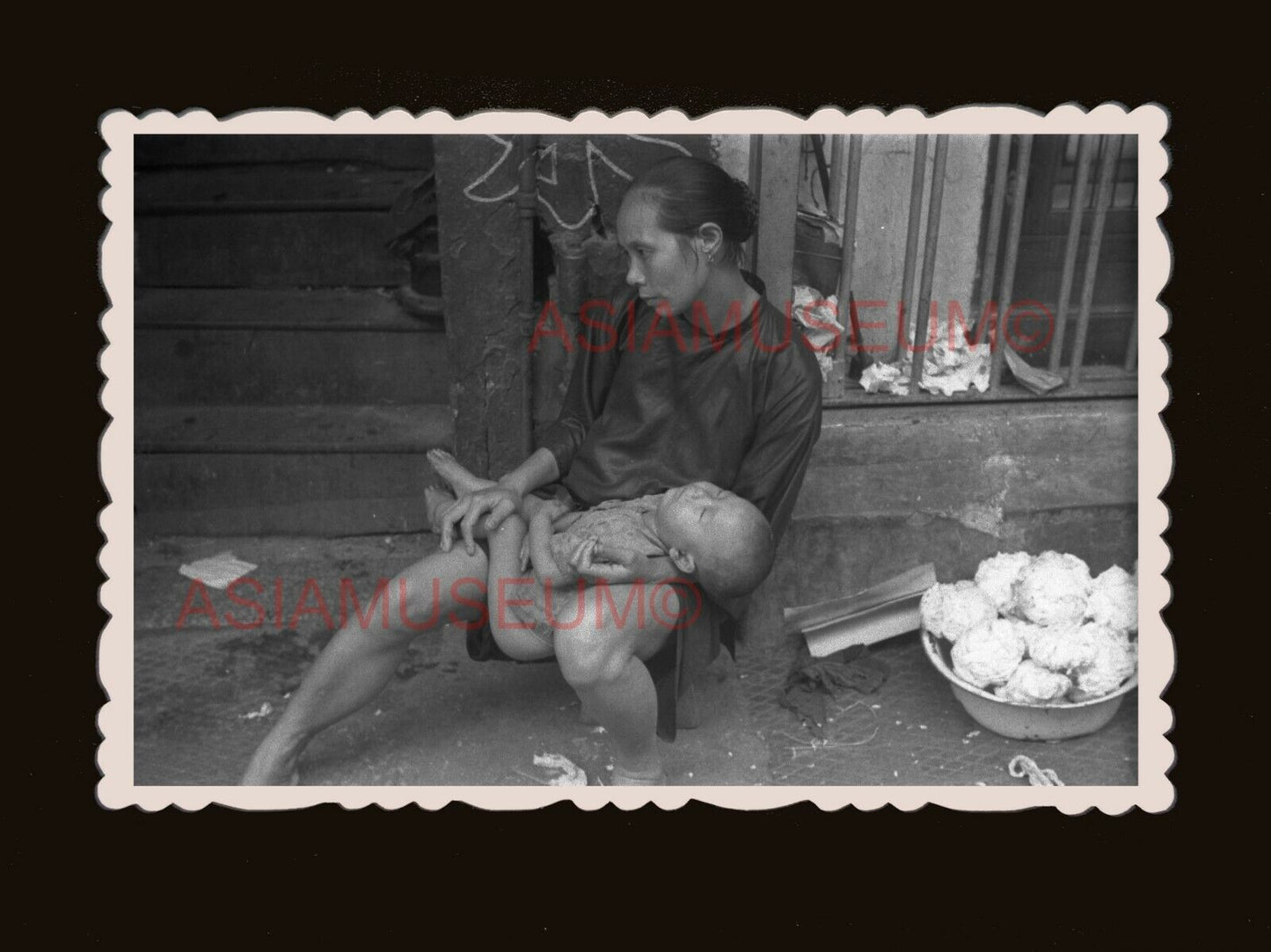 1940's WOMEN LADY China Baby BACK STREET B&W Vintage Hong Kong Photo 香港旧照片 #2367