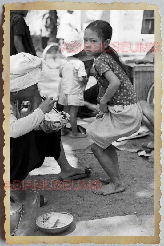 40s Vietnam War HANOI STREET VENDOR FOOD YOUNG GIRL BOY LADY Vintage Photo 1187