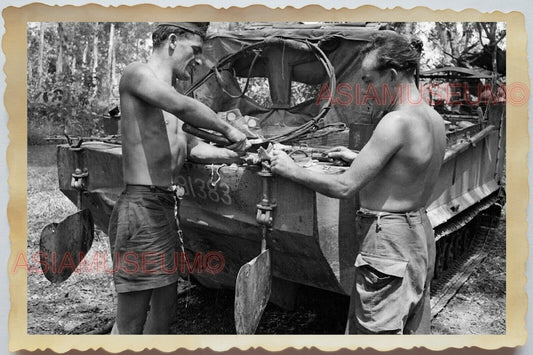 50s Vietnam Saigon Topless Man Army Soldier Gay Tank Jungle Vintage Photo 995