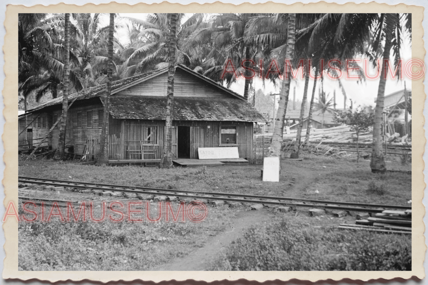 50s PHILIPPINES VILLAGE RAILROAD TRACK RAILWAY TRAIN HOUSE Vintage Photo 29090