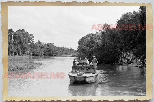 50s Vietnam SAIGON RIVER NAVY PATROL BOAT ARMY SOLDIER RIFLE Vintage Photo 1358