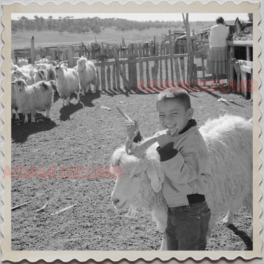 50s WINDOW ROCK NAVAJO NEW MEXICO ARIZONA BOY SHEEP HORN VINTAGE USA Photo 11776