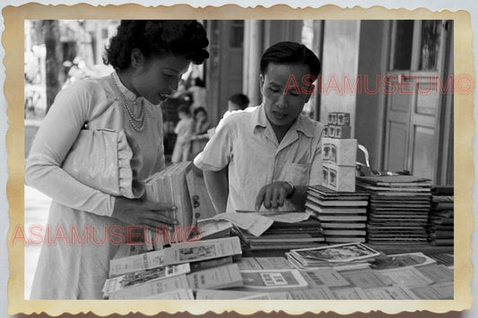 50s Vietnam War Saigon Street Book Magazine Stall Women Lady Vintage Photo #1031