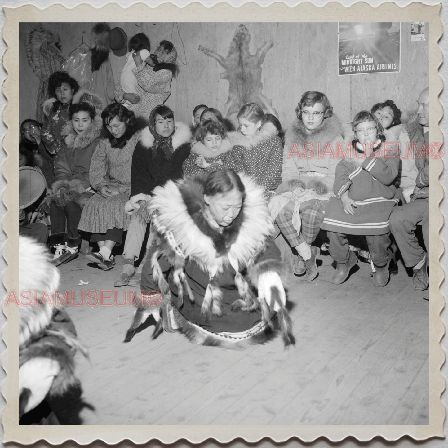 50s UTQIAGVIK NORTH SLOPE BARROW ALASKA MAN WOMEN DANCE VINTAGE USA Photo 8008