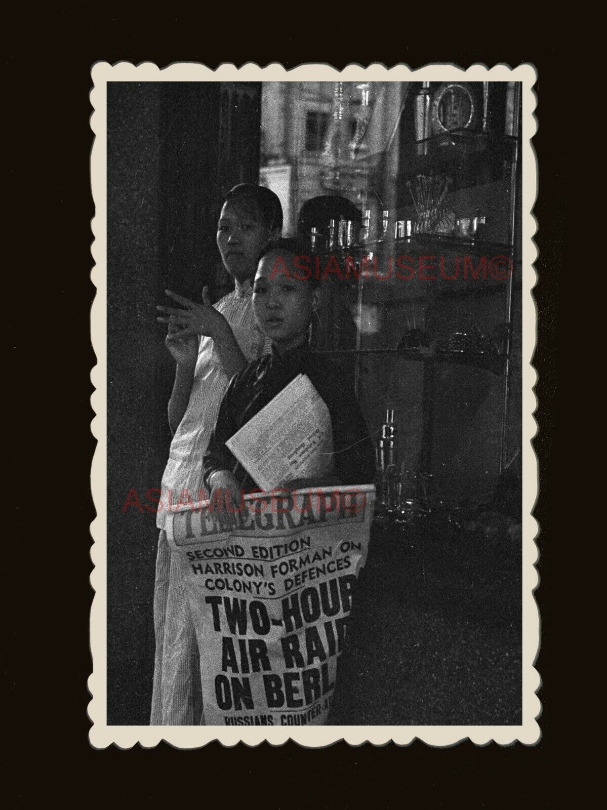 1940s STREET WOMEN YOUNG LADY NEWSPAPER CLOCK B&W Vintage Hong Kong Photo #1741