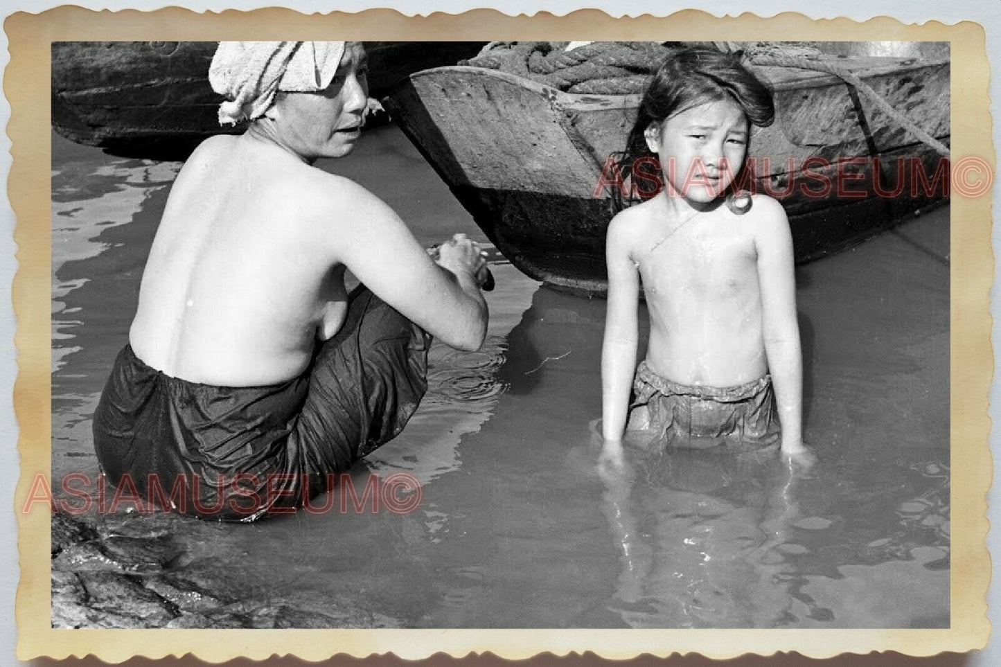 50s Vietnam War Saigon River Women Lady Young Girl Pier Wash Vintage Photo #1119