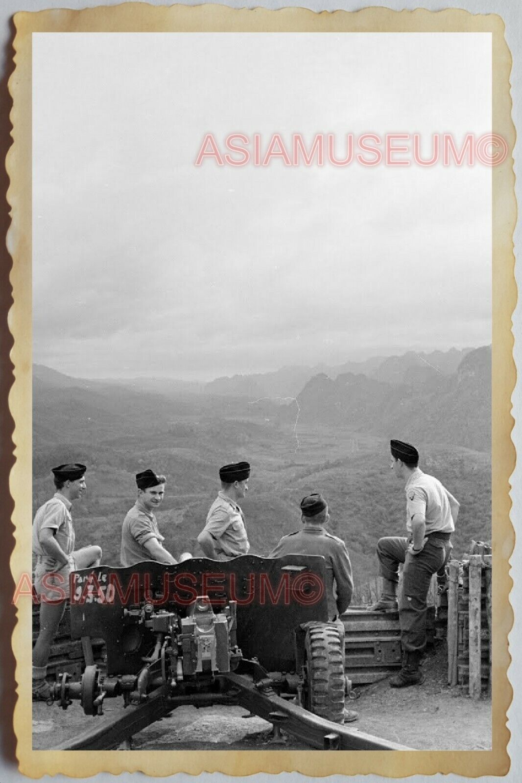 50s Vietnam SAIGON ARMY GROUP GUN SOLDIER MOUNTAIN JUNGLE WAR Vintage Photo 722