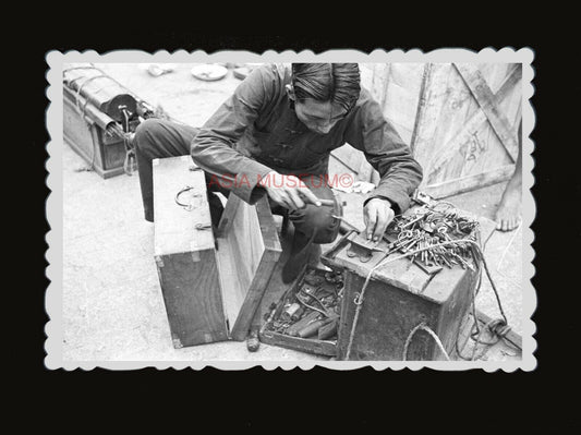 1950s STREET MAN REPAIR BOX KEY LOCKSMITH CHEST  Vintage Hong Kong Photo #1240