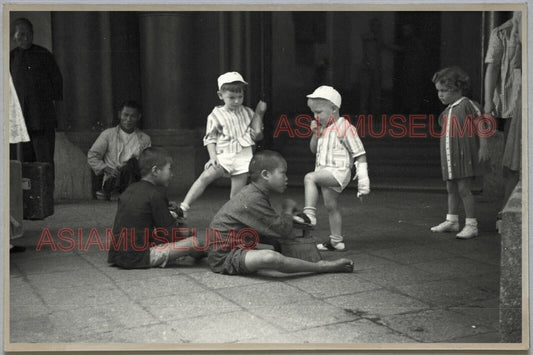 1940s Street Shoe Shine Boy HONG KONG VINTAGE PHOTO POSTCARD RPPC 833 香港舊照片明信片