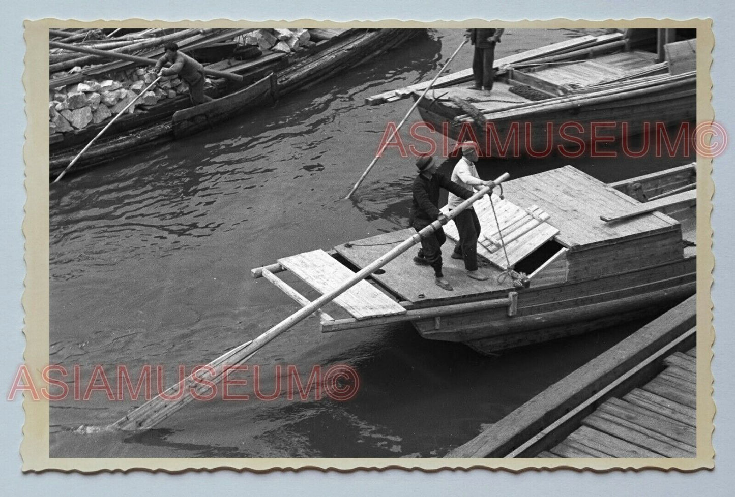 1940s MAN STREET BOAT RIVER PIER B&W Vintage China Shanghai Photo #171 中国上海老照片