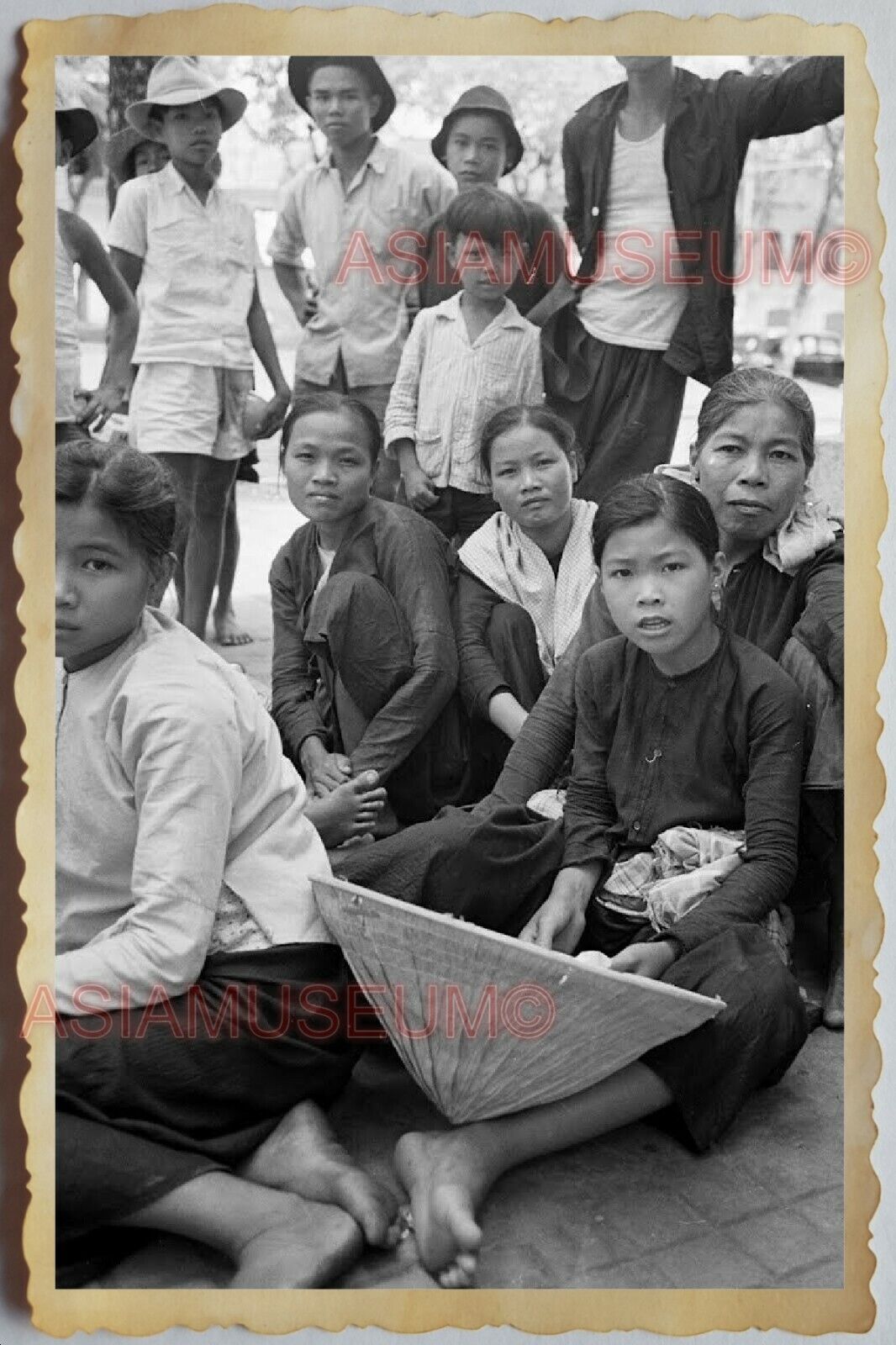 40s Vietnam War SAIGON YOUNG LADY GIRL BOY STREET PORTRAIT Vintage Photo 1518