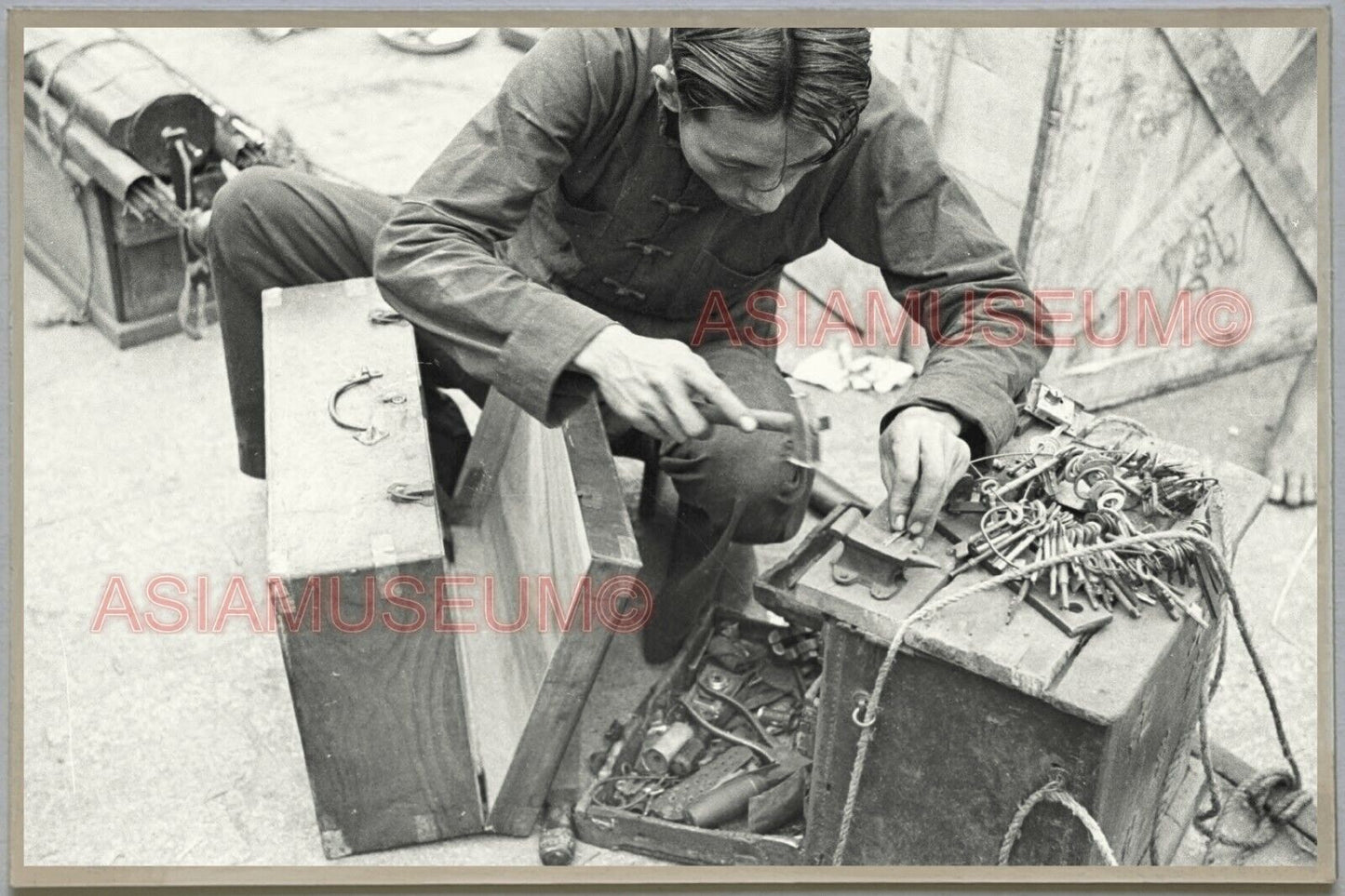 WW2 Street Repair Suitcase HONG KONG VINTAGE PHOTO POSTCARD RPPC 1240 香港舊照片明信片