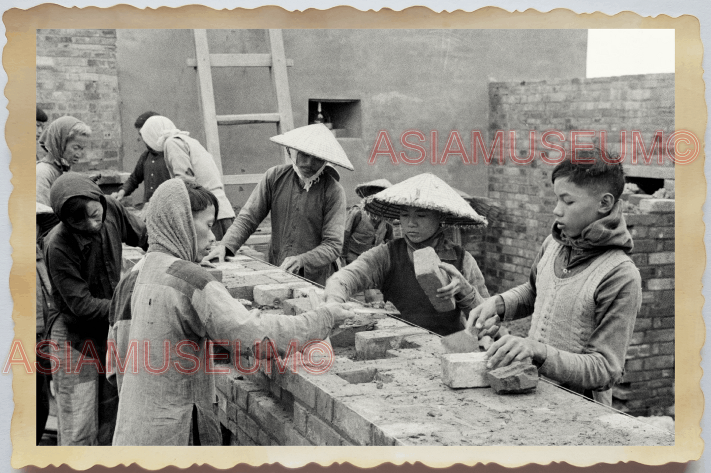 40s WW2 Vietnam VIETNAMESE WORKER BUILDING HOUSE TOWER WAR  Vintage Photo 27647