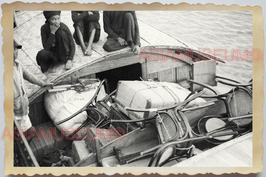 40s WW2 Vietnam Hanoi HOUSEBOAT WOMEN RATTAN FURNITURE BOAT Vintage Photo 04258