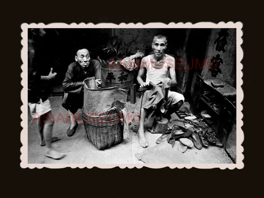 WW2 Man Reapir Shoe Street Raodside Stall Japan Hong Kong Photograph 香港旧照片 #2713